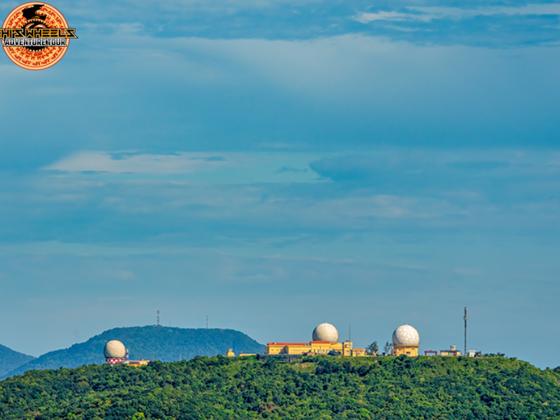 hai van pass motorcycle tour