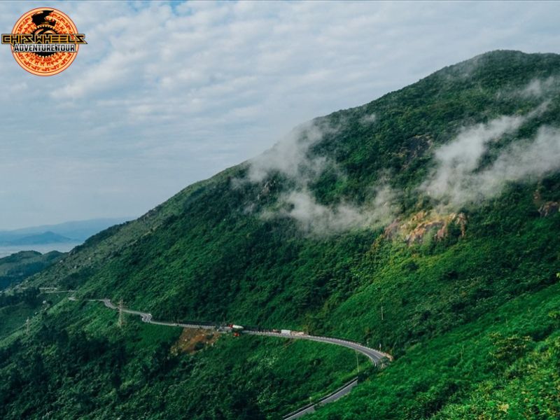 hai van pass motorcycle tour