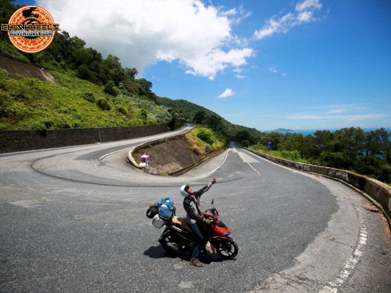 hai van pass motorcycle tour
