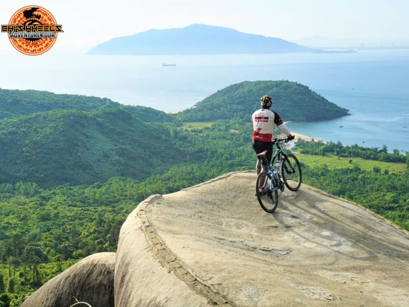 hai van pass motorcycle tour