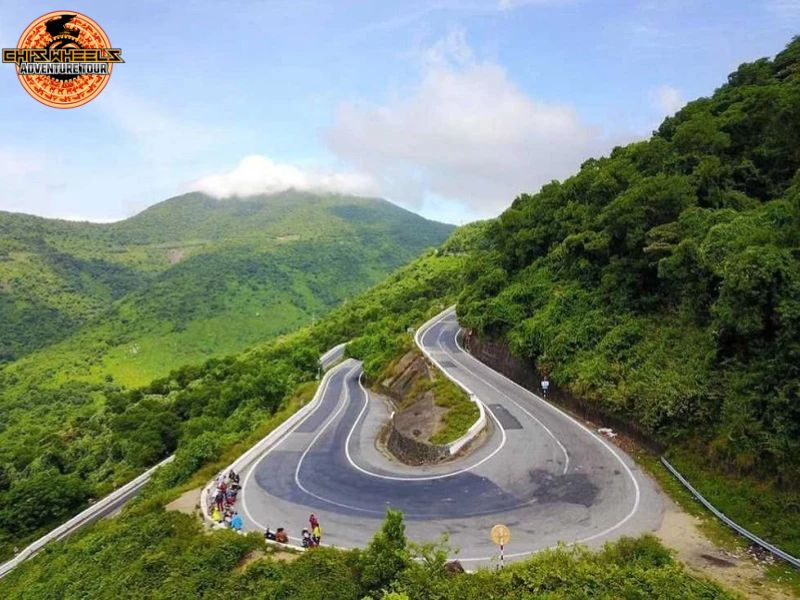 hai van pass motorcycle tour